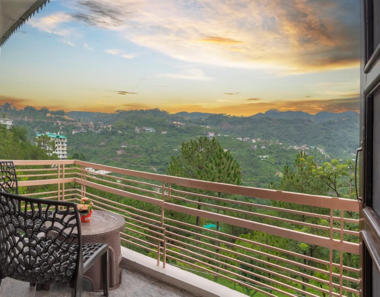 Host Jatin Kasauli Pine Villa 7Oi827O7O3 Luaran gambar